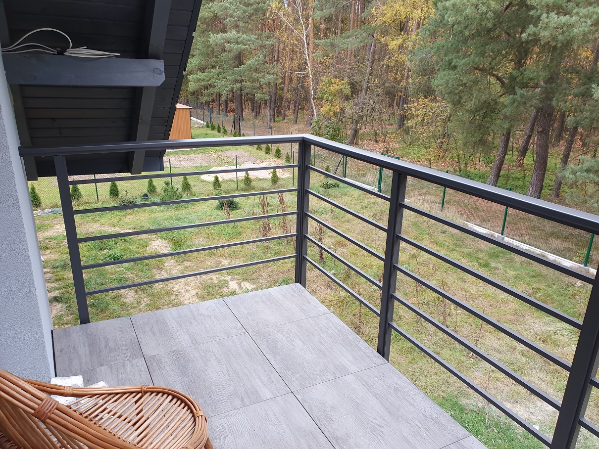 Balustrady aluminiowe — przykład rozwiązania